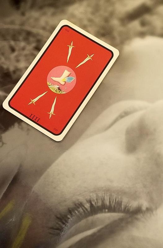4 de Espadas - Tarot y Té